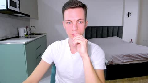 Snapshot of max_shy chatting on January 21, 1:43 pm Max online show from January 21, 1:43 pm