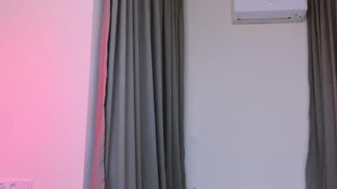 Snapshot of max_shy chatting on February 27, 8:20 pm Max online show from February 27, 8:20 pm