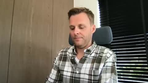 Max take off clothes online show from September 30, 9:25 am