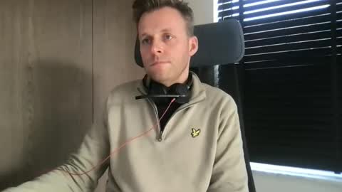 Max take off clothes online show from December 2, 10:20 am