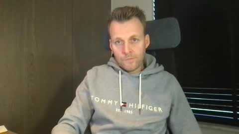 Max take off clothes online show from February 23, 8:12 am