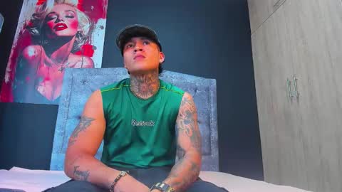 Snapshot of max_tatto chatting on November 18, 1:44 am max_tatto online show from November 18, 1:44 am