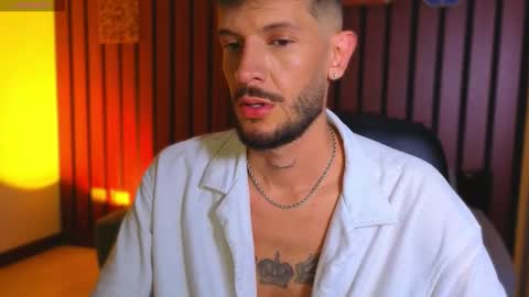 Snapshot of max_tayloor chatting on October 24, 1:35 am Max Taylor online show from October 24, 1:35 am