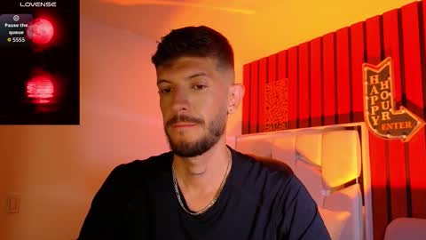 Snapshot of max_tayloor chatting on November 6, 2:01 am Max Taylor online show from November 6, 2:01 am