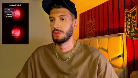 Snapshot of max_tayloor chatting on November 22, 1:15 am Max Taylor online show from November 22, 1:15 am