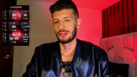 Snapshot of max_tayloor chatting on December 4, 12:09 am Max Taylor online show from December 4, 12:09 am