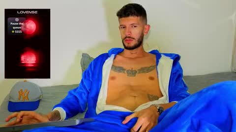 Snapshot of max_tayloor chatting on December 14, 3:12 am Max Taylor online show from December 14, 3:12 am