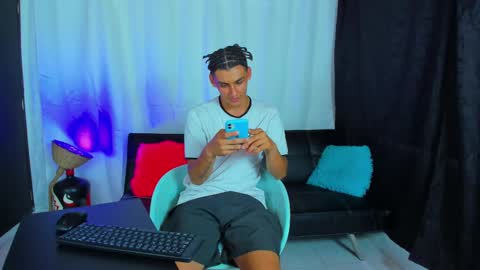 MAX     online show from March 12, 6:33 pm