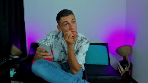 MAX     online show from February 21, 6:47 am