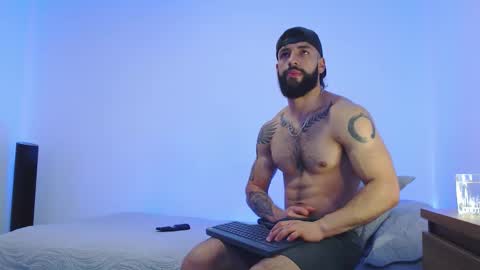 Snapshot of max_xl_ chatting on December 18, 3:51 pm max_xl_ online show from December 18, 3:51 pm