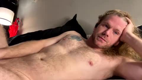 Snapshot of maxaux chatting on January 24, 11:26 am Max online show from January 24, 11:26 am