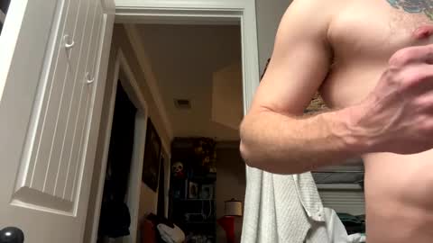 Snapshot of maxaux chatting on February 8, 9:03 am Max online show from February 8, 9:03 am