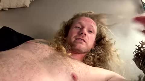 Snapshot of maxaux chatting on October 15, 7:36 pm Max online show from October 15, 7:36 pm