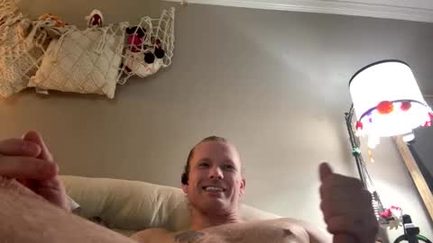 Snapshot of maxaux chatting on October 20, 7:36 pm Max online show from October 20, 7:36 pm