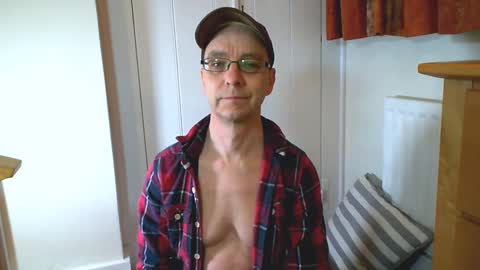 Max Davies online show from February 2, 3:10 am