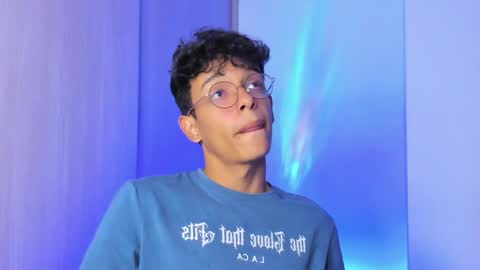 Max  online show from April 2, 2:20 am