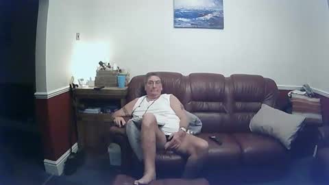 Snapshot of maxi_johnes chatting on December 13, 8:04 pm MAX online show from December 13, 8:04 pm