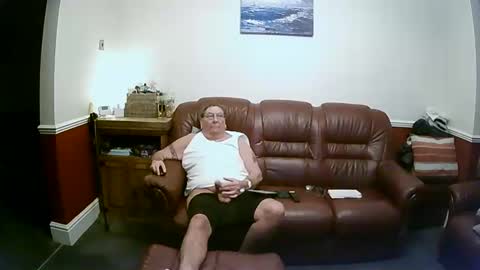 Snapshot of maxi_johnes chatting on December 21, 11:24 pm MAX online show from December 21, 11:24 pm