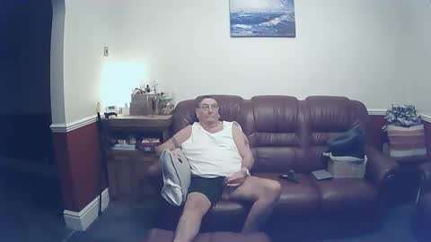 Snapshot of maxi_johnes chatting on December 31, 9:28 pm MAX online show from December 31, 9:28 pm