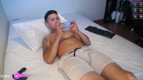 Snapshot of maxi_mux1 chatting on December 10, 5:07 am MAXI online show from December 10, 5:07 am