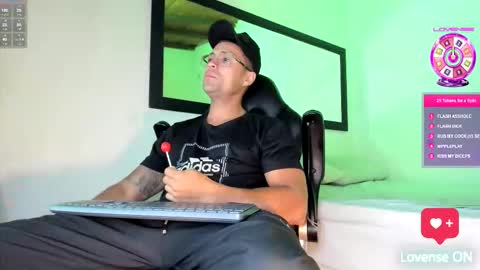 Snapshot of maxi_mux1 chatting on October 15, 3:17 am MAXI online show from October 15, 3:17 am