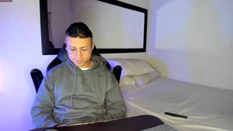 Snapshot of maxi_mux1 chatting on October 20, 2:12 am MAXI online show from October 20, 2:12 am