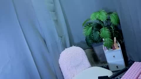 Reyn online show from October 14, 5:14 pm