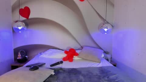 maxim online show from February 18, 6:04 am