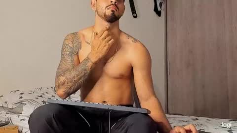 Maximo online show from April 23, 9:28 pm