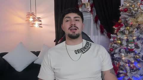 Snapshot of maximo_rodriguez chatting on December 7, 5:48 am Maximo online show from December 7, 5:48 am