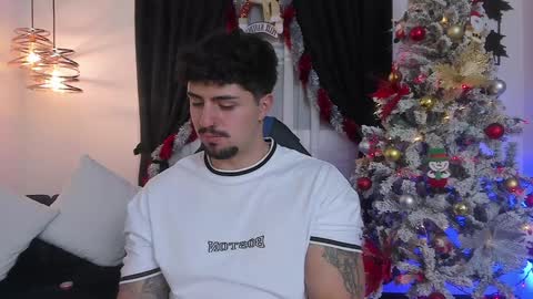 Snapshot of maximo_rodriguez chatting on December 14, 6:35 am Maximo online show from December 14, 6:35 am