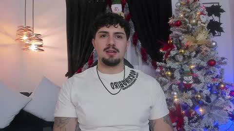 Snapshot of maximo_rodriguez chatting on December 19, 6:01 am Maximo online show from December 19, 6:01 am