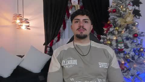 Snapshot of maximo_rodriguez chatting on December 22, 5:12 am Maximo online show from December 22, 5:12 am