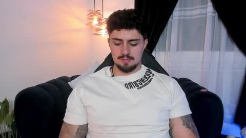 Snapshot of maximo_rodriguez chatting on January 20, 9:46 am Maximo online show from January 20, 9:46 am