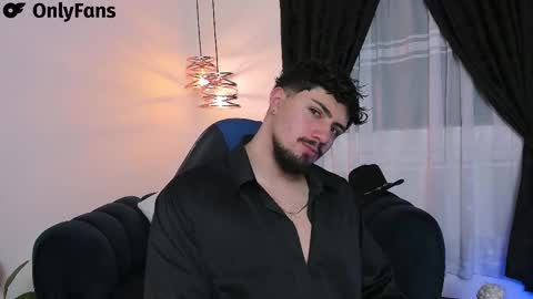 Snapshot of maximo_rodriguez chatting on March 9, 1:46 am Maximo online show from March 9, 1:46 am