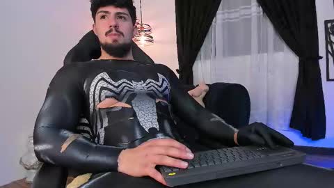 Snapshot of maximo_rodriguez chatting on October 27, 5:00 am Maximo online show from October 27, 5:00 am