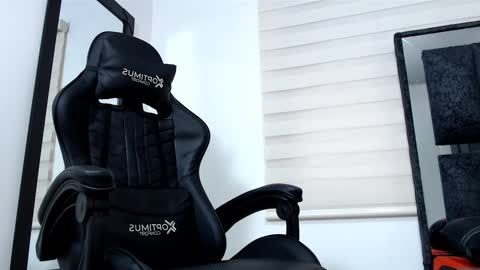 Snapshot of maximo_sebastian chatting on February 23, 9:59 pm Maximo Sebastian online show from February 23, 9:59 pm