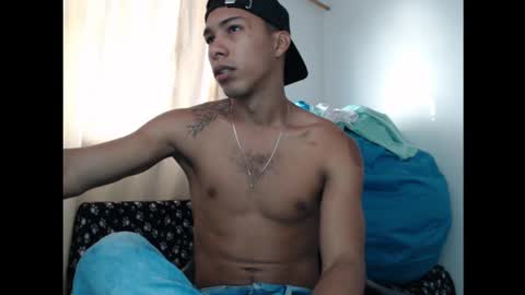 Snapshot of maximo_vega_new chatting on December 10, 11:43 am Maximo Aron Vega online show from December 10, 11:43 am