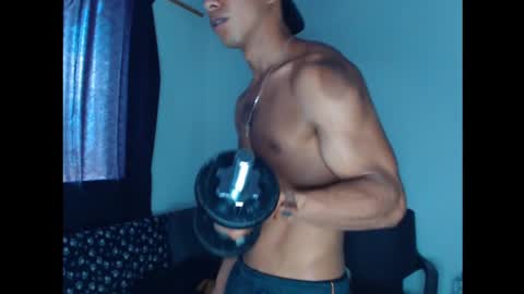 Snapshot of maximo_vega_new chatting on December 11, 3:15 pm Maximo Aron Vega online show from December 11, 3:15 pm