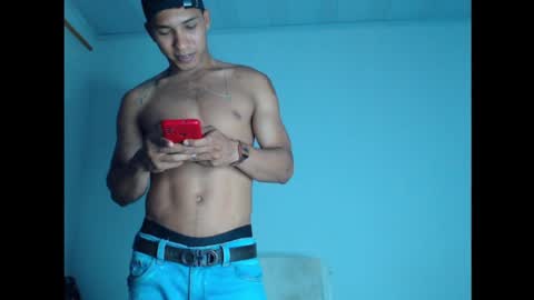 Snapshot of maximo_vega_new chatting on December 13, 8:15 pm Maximo Aron Vega online show from December 13, 8:15 pm