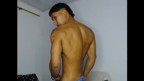 Snapshot of maximo_vega_new chatting on December 22, 1:34 am Maximo Aron Vega online show from December 22, 1:34 am