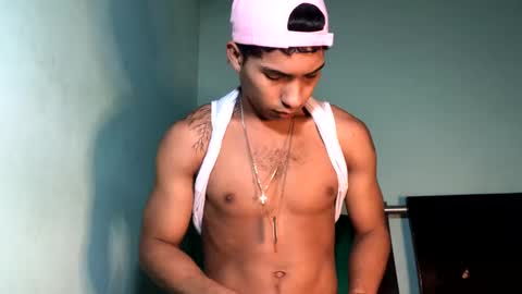 Snapshot of maximo_vega_new chatting on February 15, 5:09 am Maximo Aron Vega online show from February 15, 5:09 am