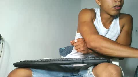 Snapshot of maximo_vega_new chatting on December 2, 3:29 pm Maximo Aron Vega online show from December 2, 3:29 pm