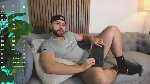 Maximo Wolf online show from April 6, 8:10 pm