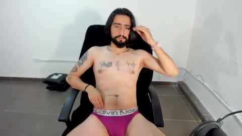 Snapshot of maximodominus chatting on March 8, 8:51 am maximodominus online show from March 8, 8:51 am