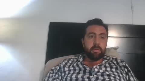 Snapshot of maximus1350 chatting on February 4, 11:27 pm Maximus1350 online show from February 4, 11:27 pm