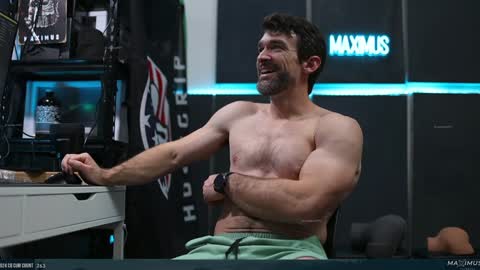 Snapshot of maximus_787 chatting on December 19, 12:02 am Maximus7871 online show from December 19, 12:02 am