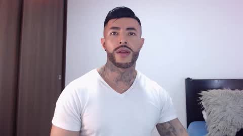 Independent Model online show from November 29, 5:21 am