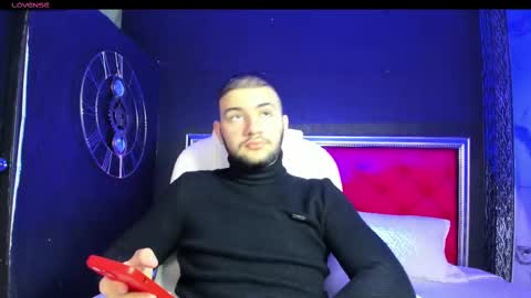 Snapshot of maximusdick1_ chatting on December 6, 12:27 pm Maximus online show from December 6, 12:27 pm