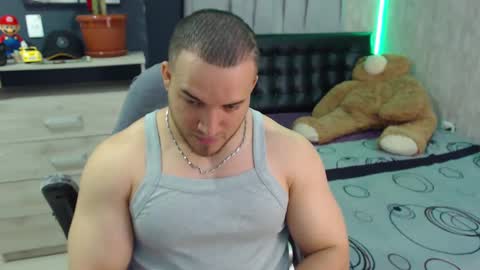 Snapshot of maximussantorini chatting on December 14, 12:22 am maximus online show from December 14, 12:22 am